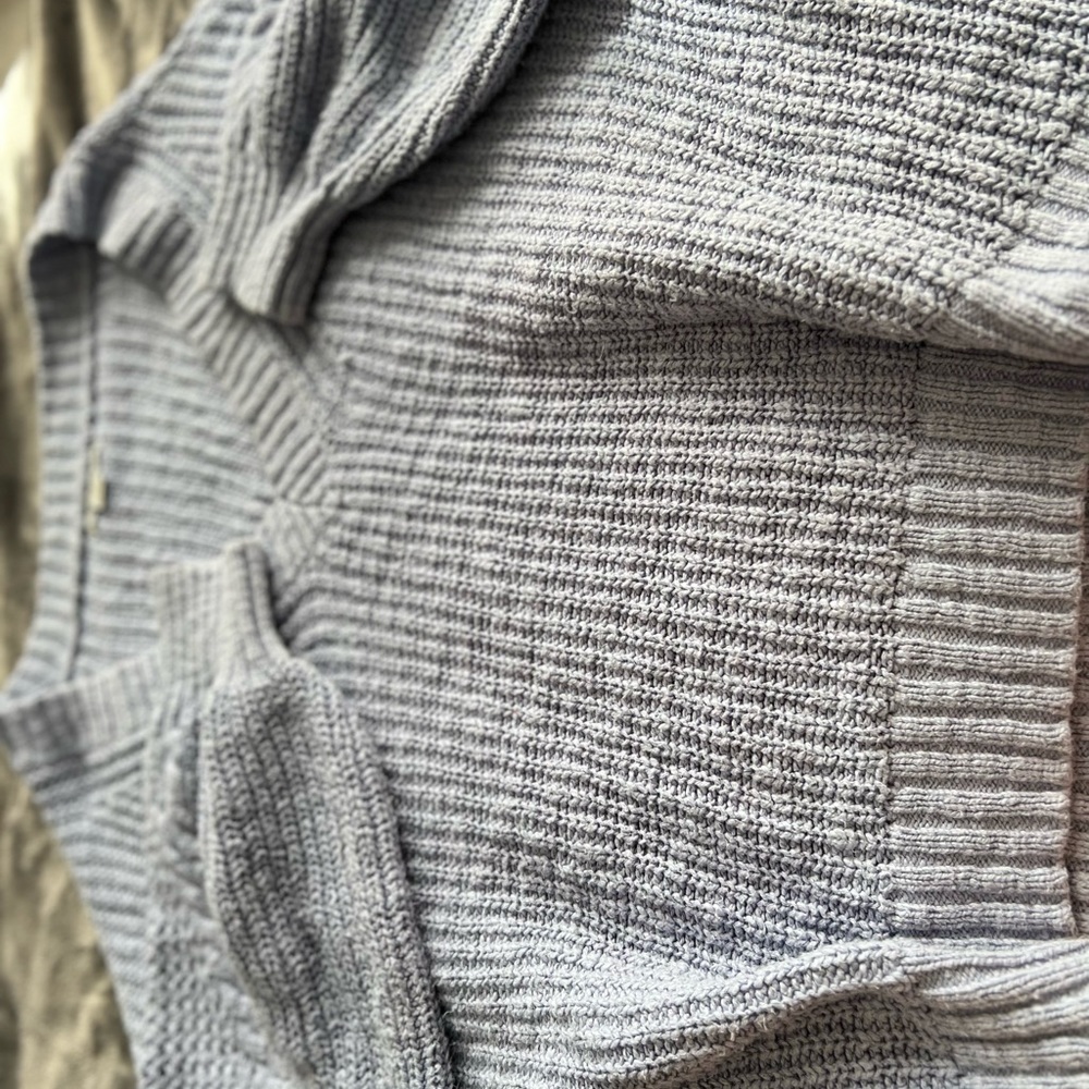 American eagle over sized sweater v neck baby blue